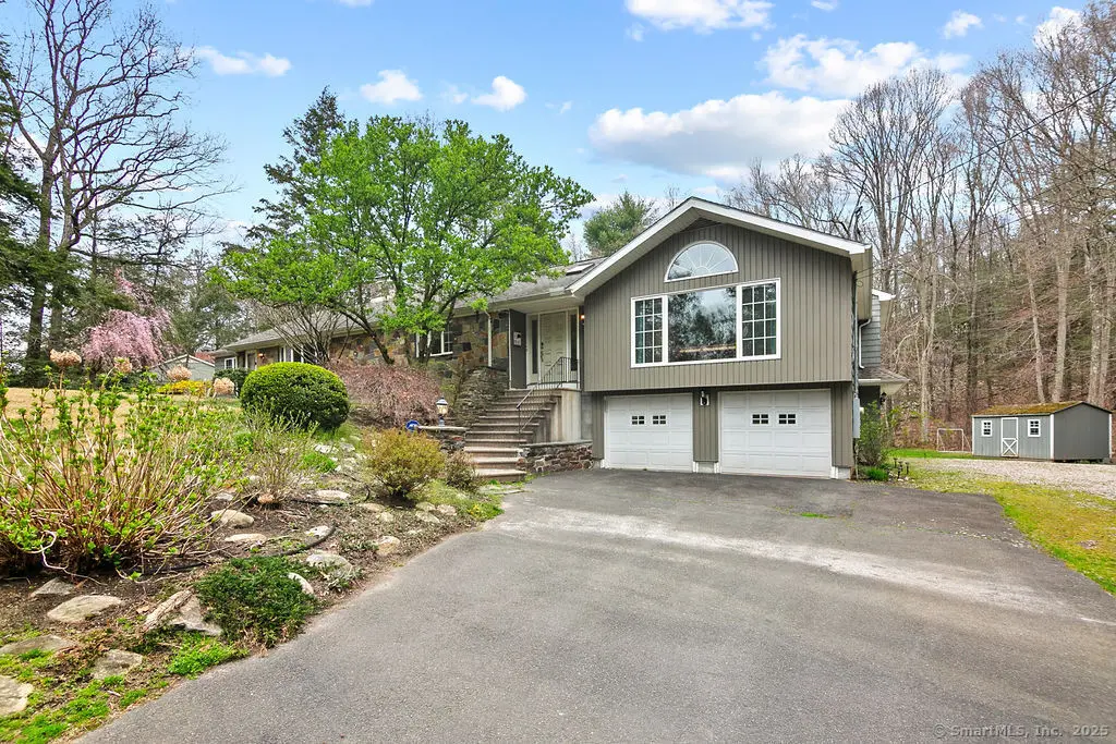 14 Ridgewood Road, Avon