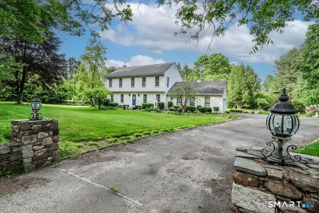 106 Bates Rock Road, Southbury