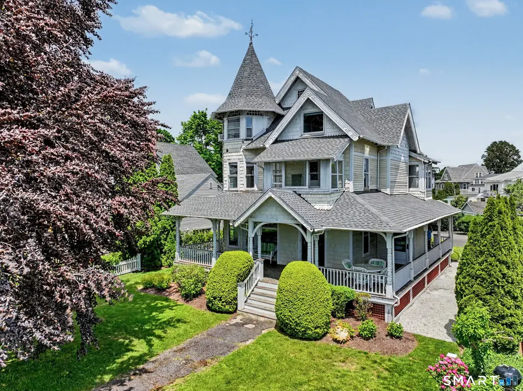 9 Seaside Place, Norwalk