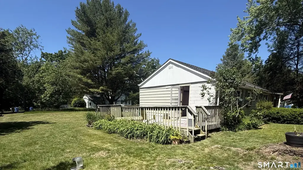 63 Evergreen Park, Clinton