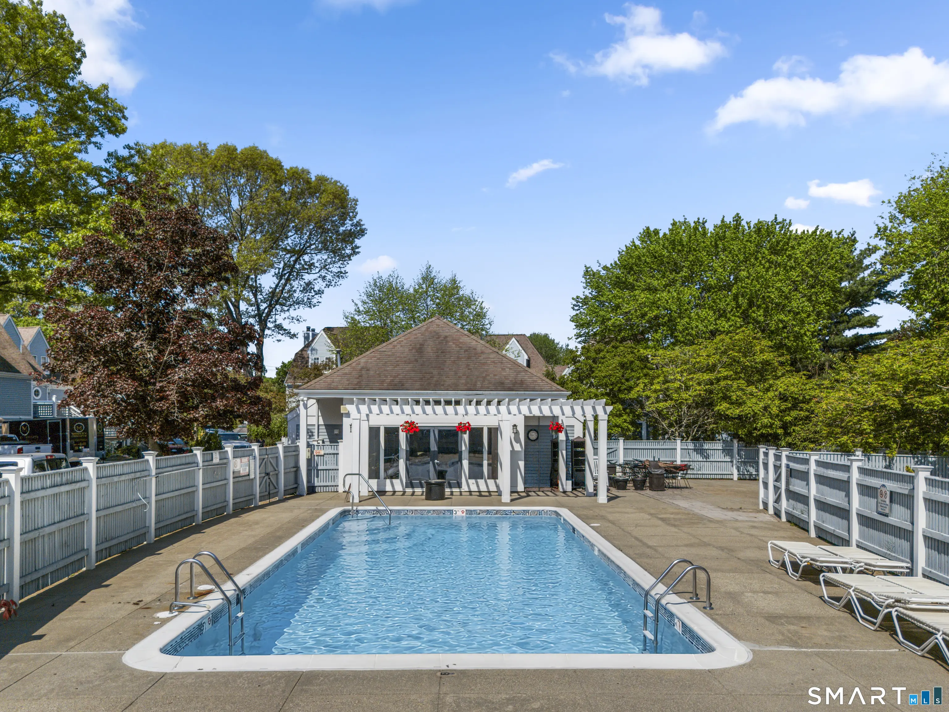 2124 Old Pond Lane 2124, Norwich