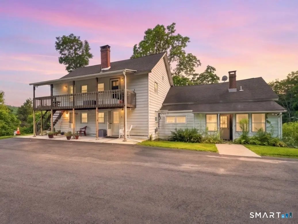 205 Old New Hartford Road, Winchester