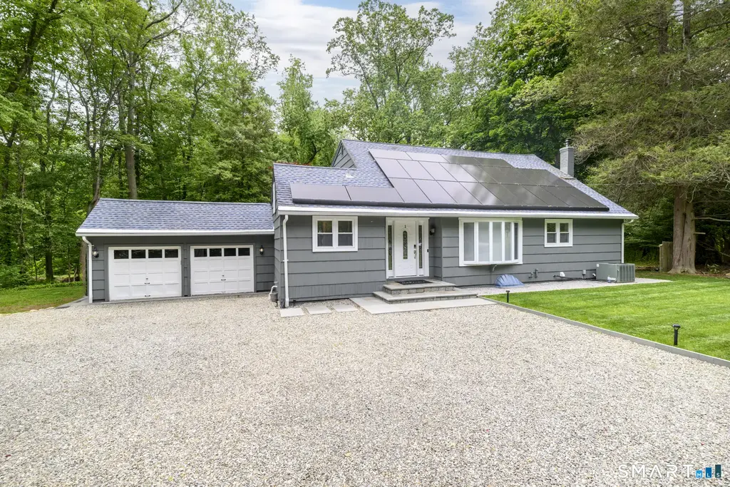 3 Huckleberry Drive South, Norwalk