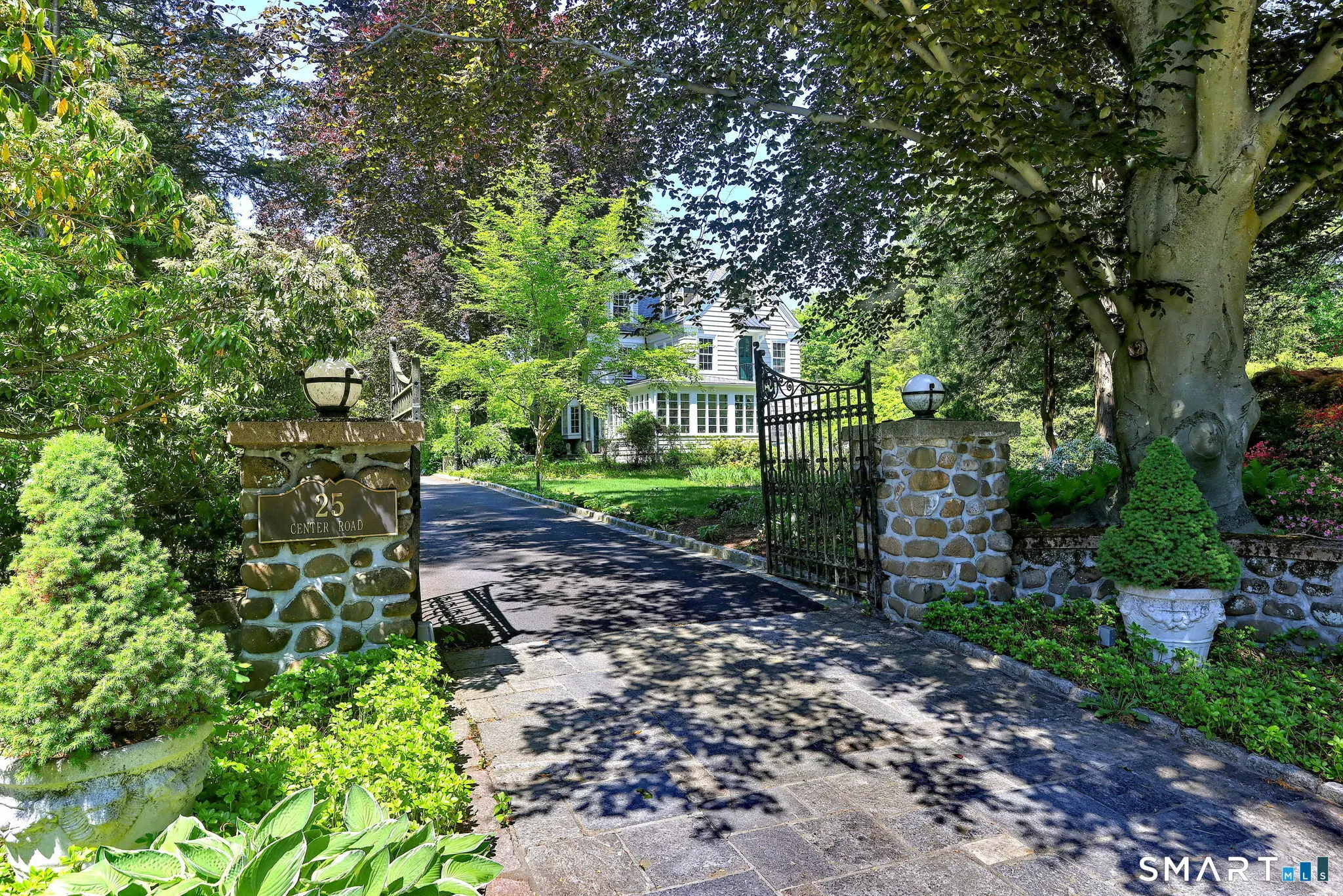 25 Center Road, Woodbridge
