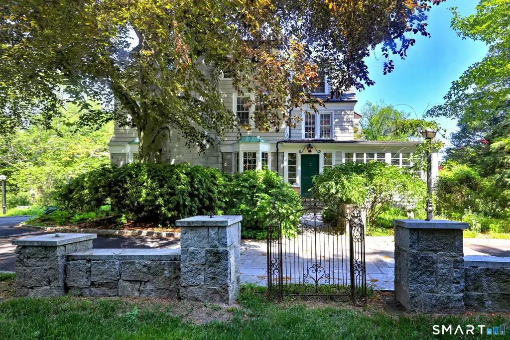 25 Center Road, Woodbridge