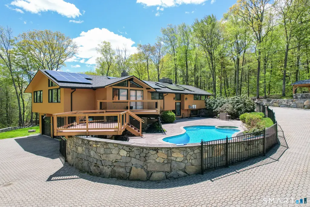 305 Westledge Drive, Torrington