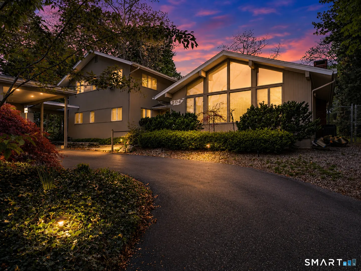 104 Parkway South, New London