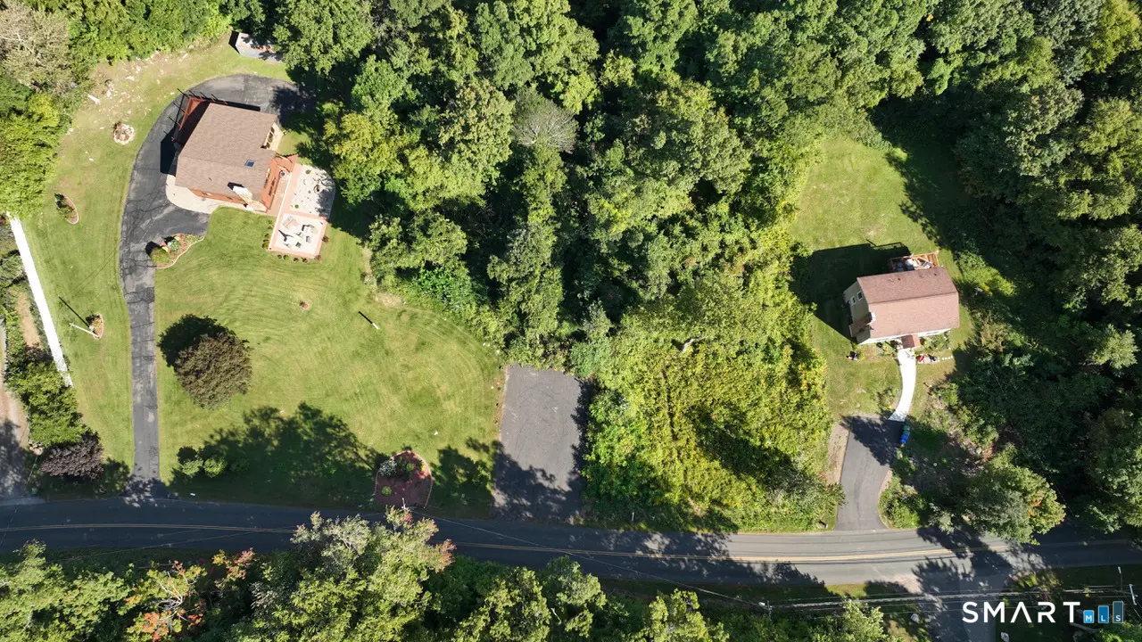 74 Mott Hill Road, East Hampton