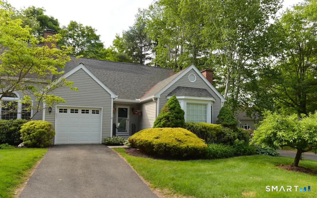 17 Woodbury Hill 17, Woodbury
