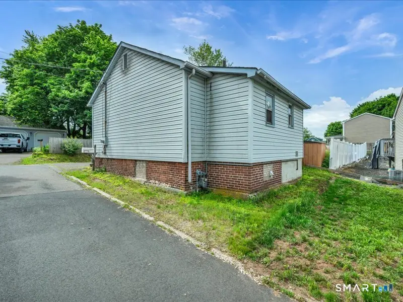61 Maple Avenue, Wallingford