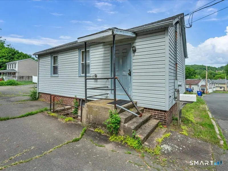 61 Maple Avenue, Wallingford