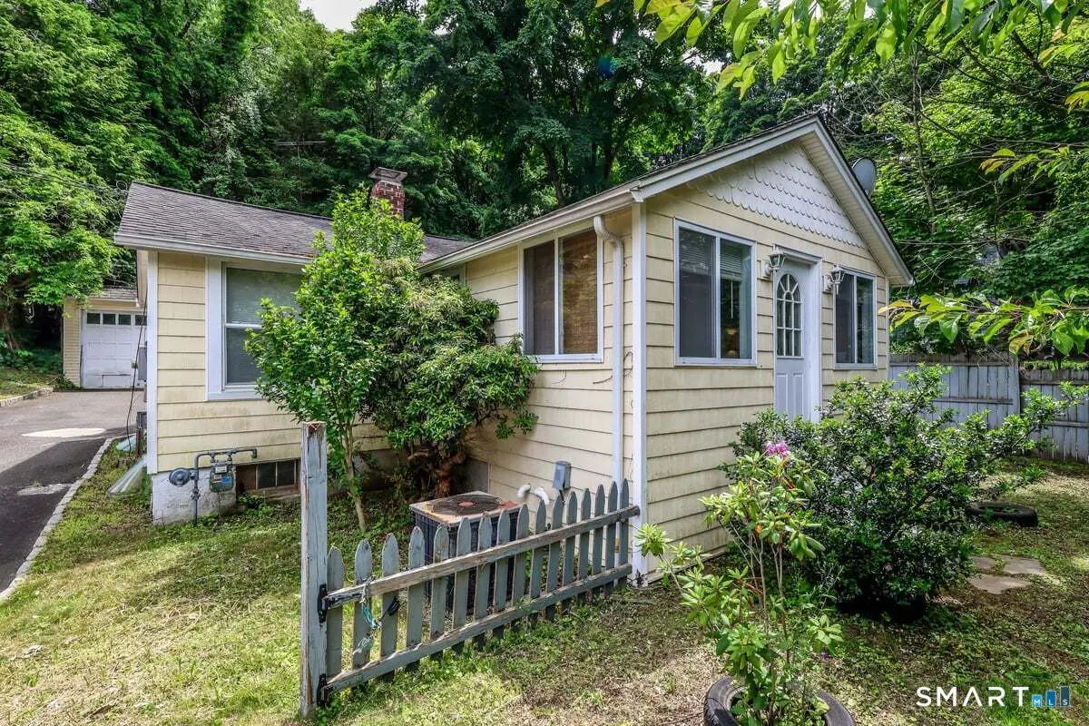 70 Dodgingtown Road, Bethel