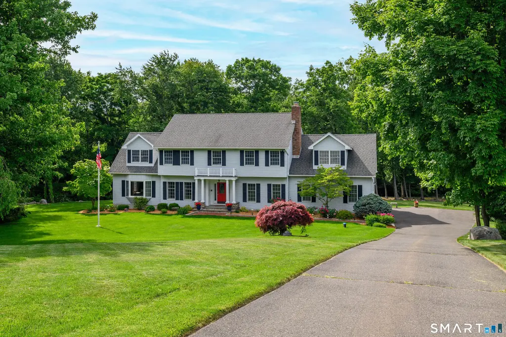 7 Huntington Lane, New Fairfield