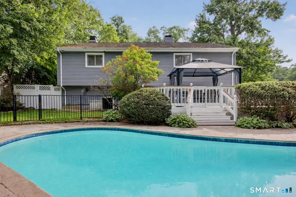 4 Mark Drive, Norwalk