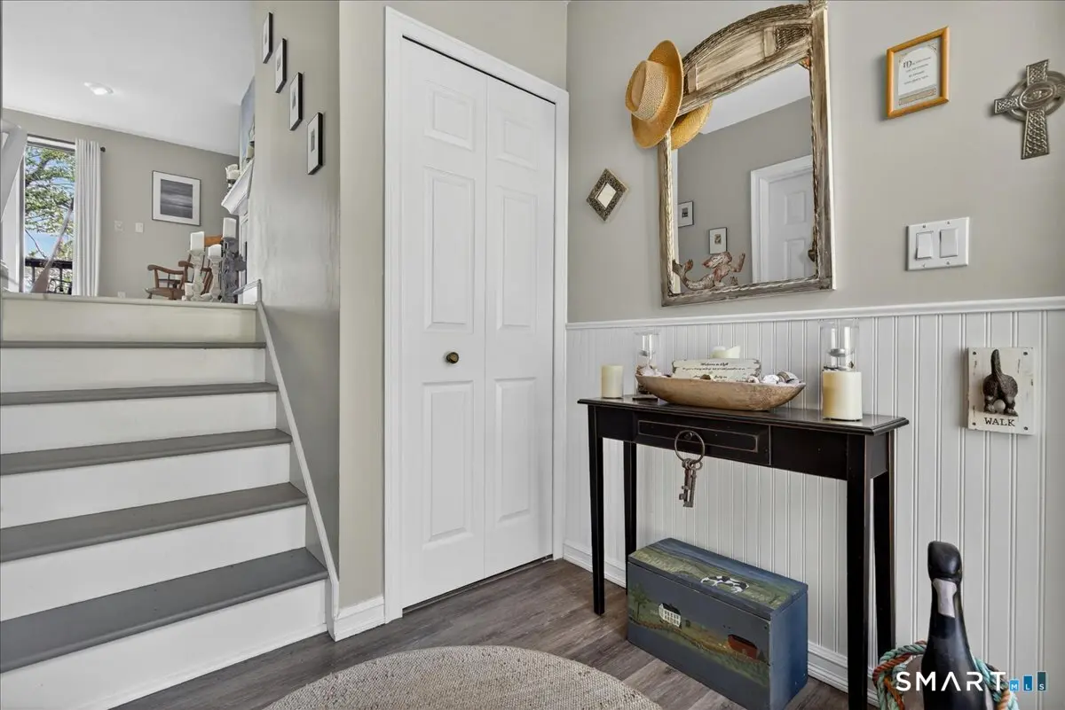23 Harbour Village A, Branford