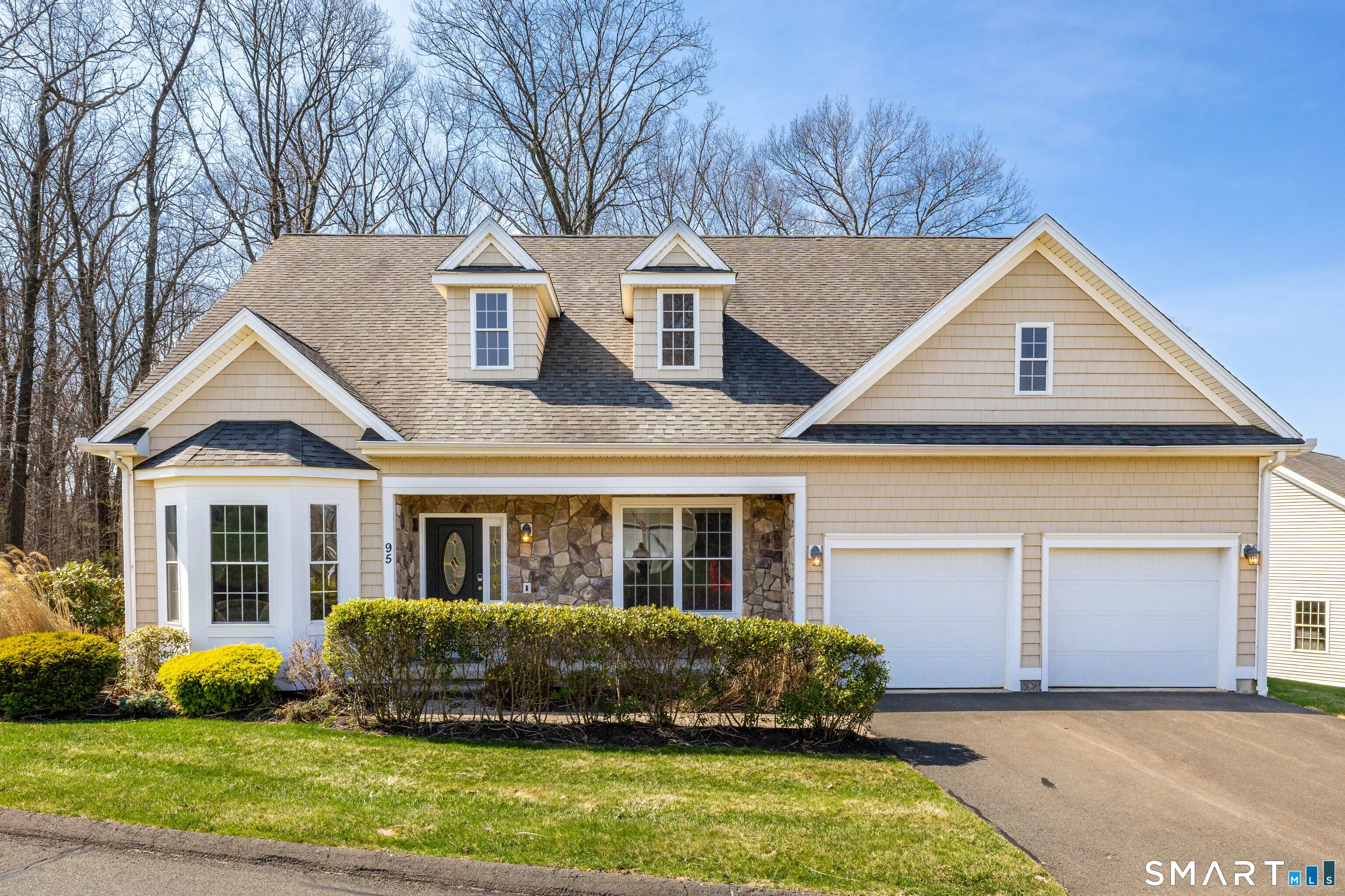 90 Apple Gate 95, Southington