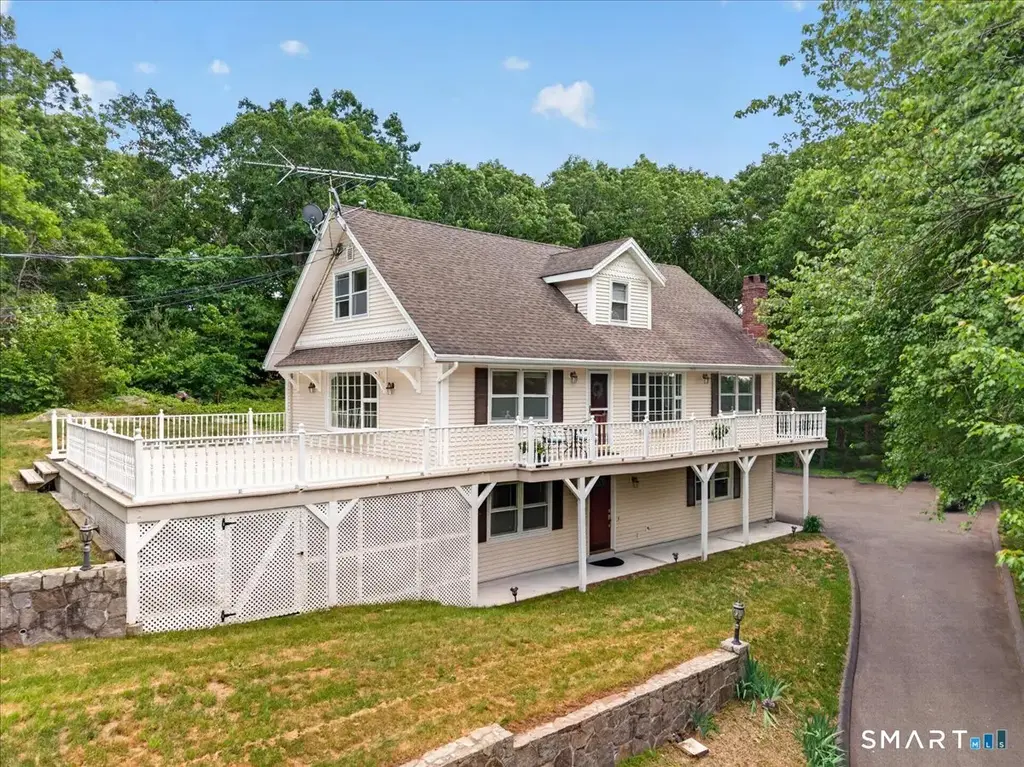 22 Cloverdale Avenue, Shelton