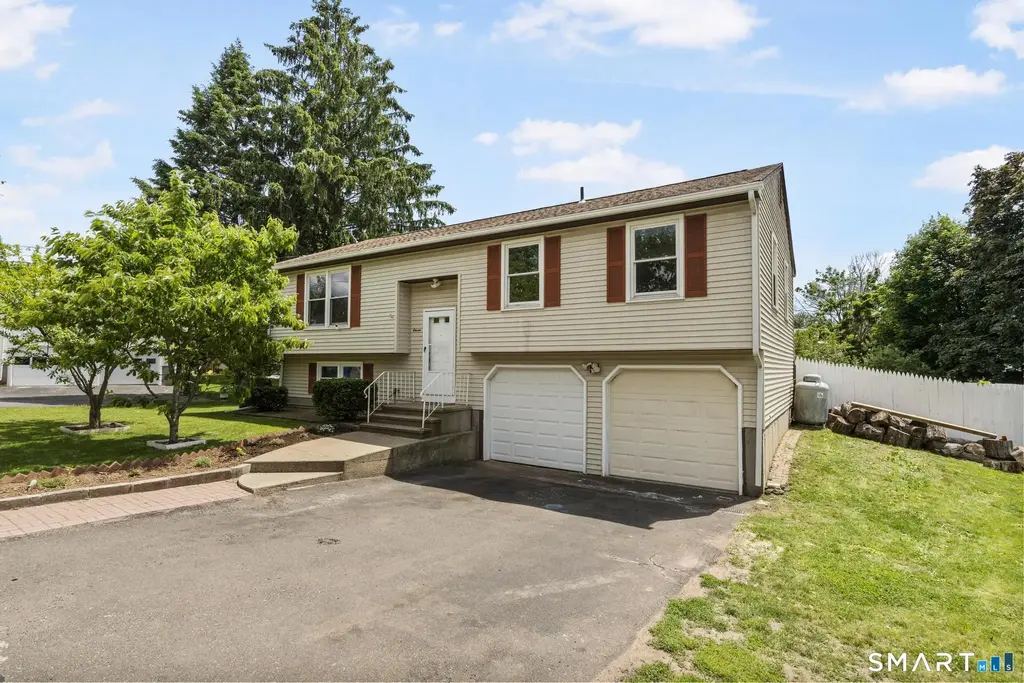 11 Costanzo Court, Hamden