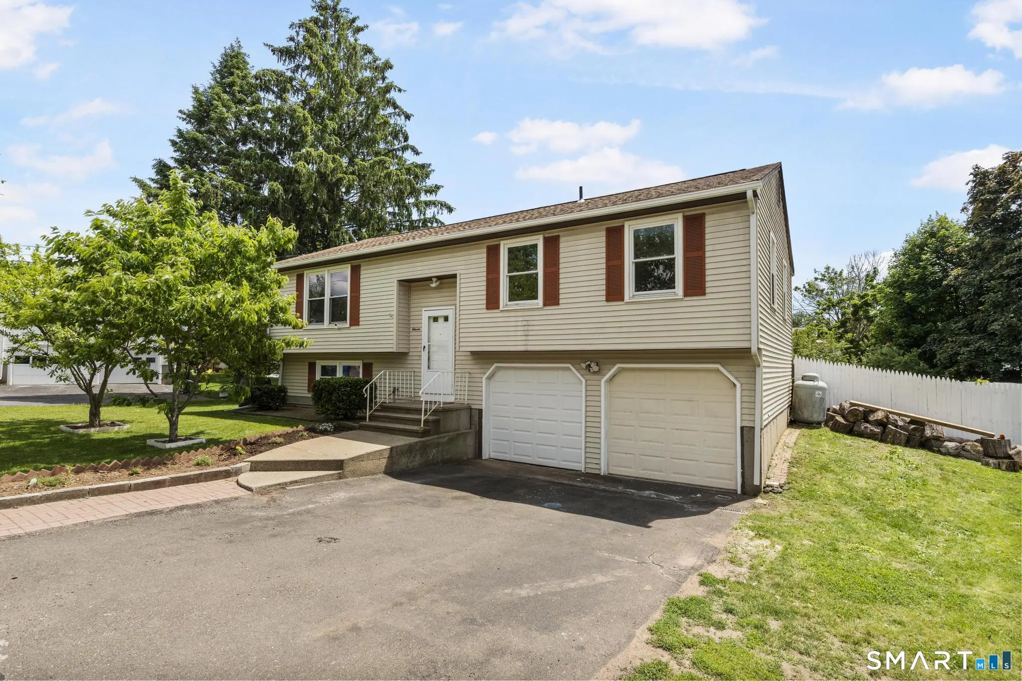 11 Costanzo Court, Hamden