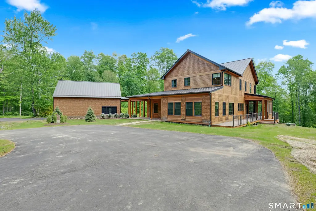 158 West Quasset Road, Woodstock