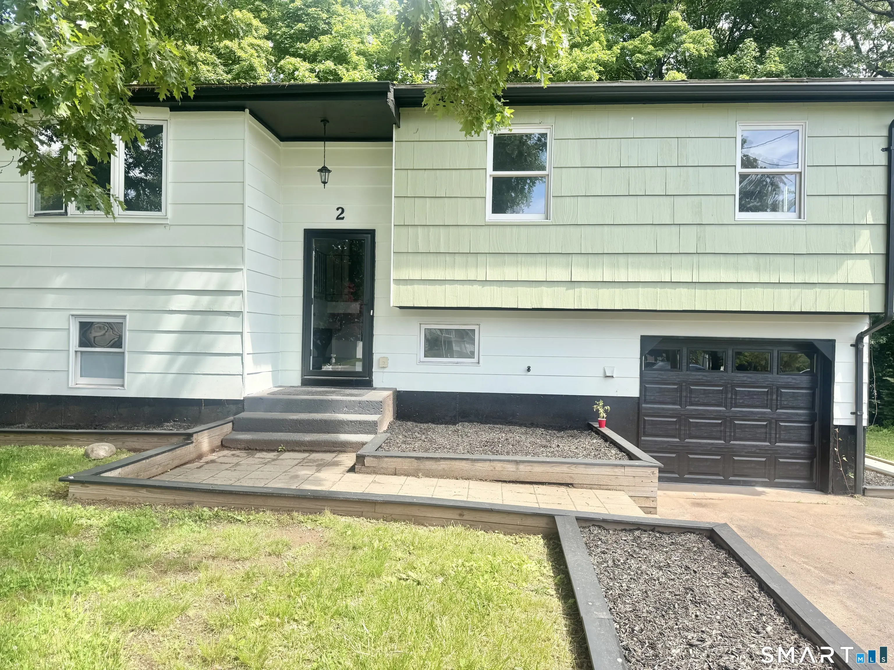 2 Heather Road, Hamden