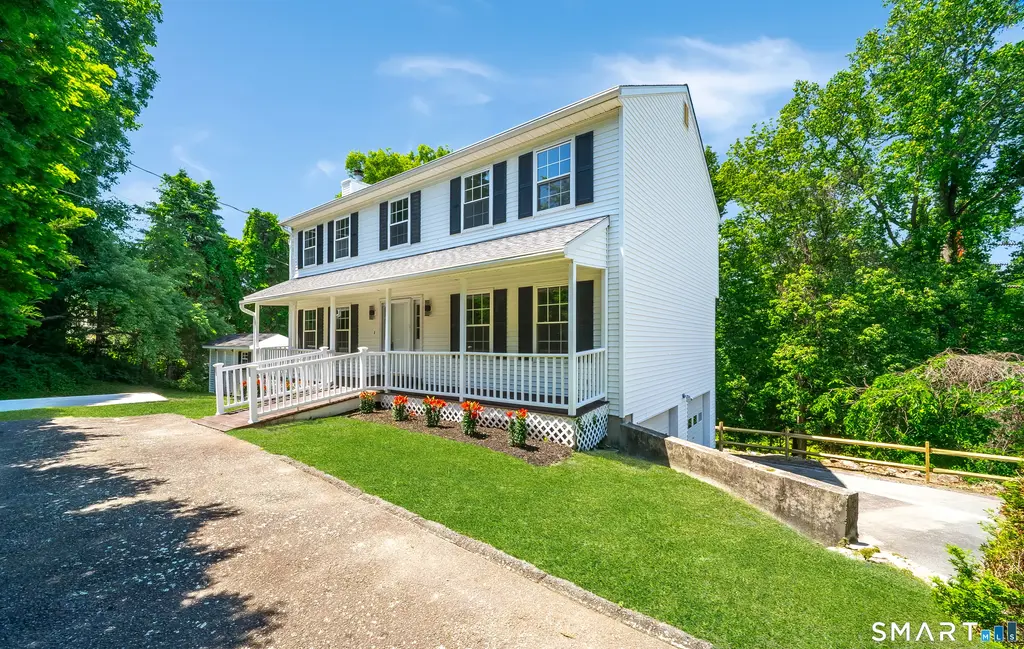 1425 James Farm Road, Stratford
