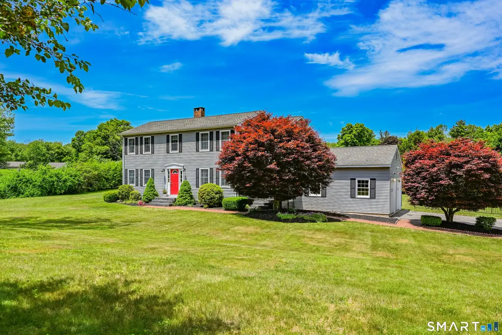 18 Carriage Drive, Burlington