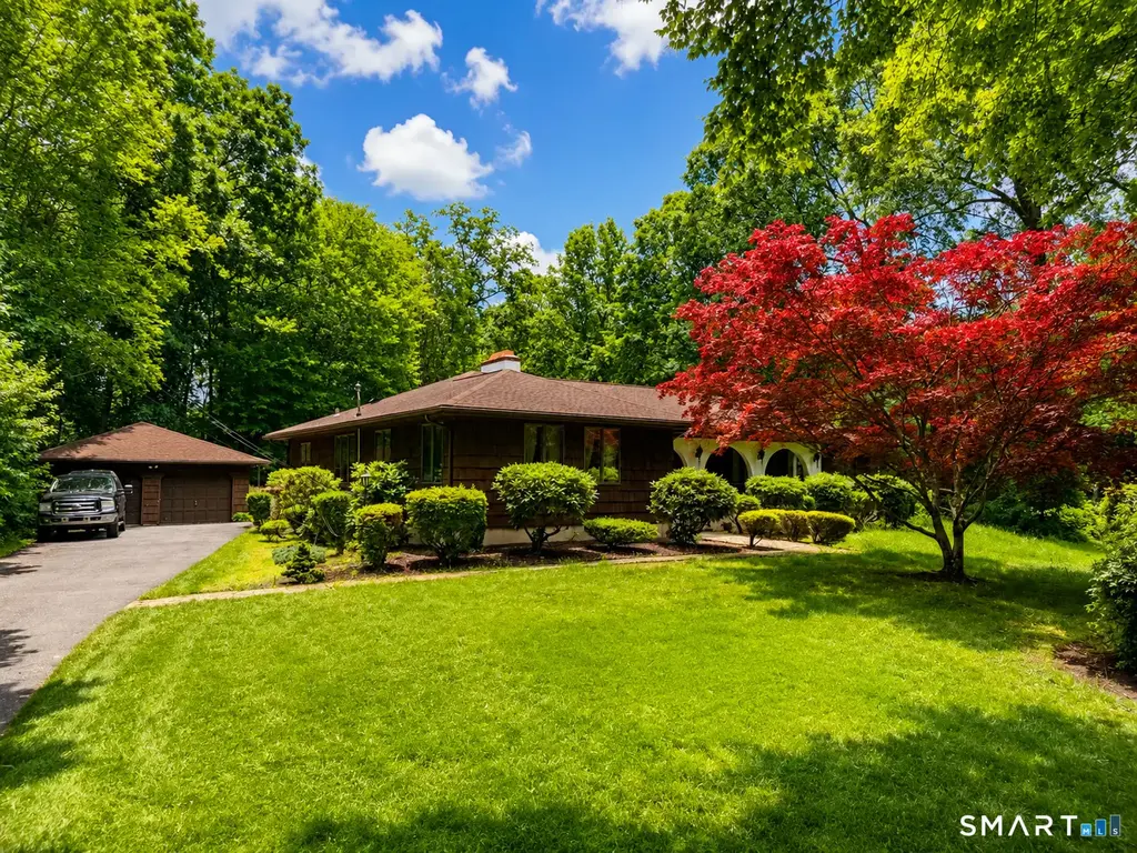 42 Philip Drive, Shelton
