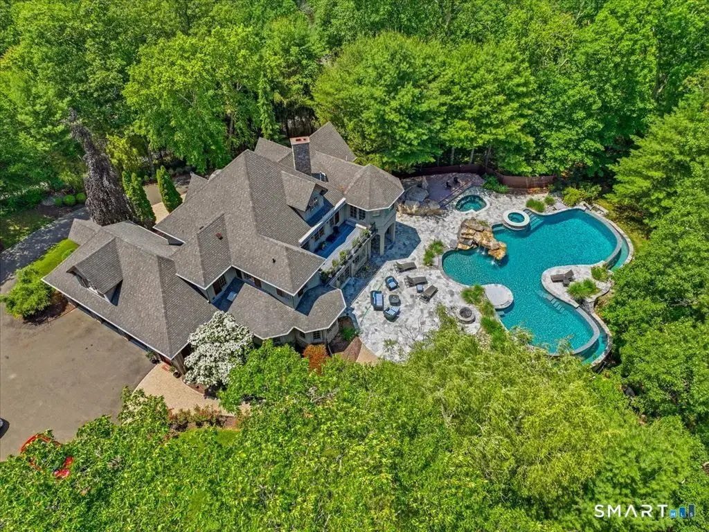 76 Sachem Head Road, Guilford