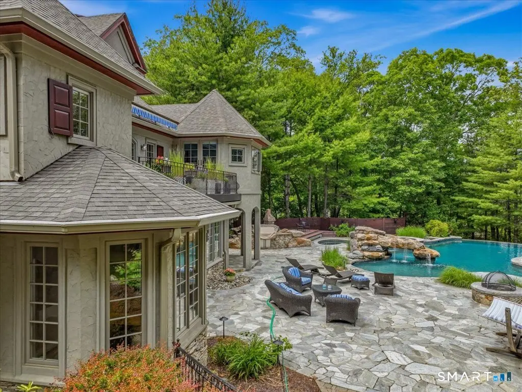 76 Sachem Head Road, Guilford
