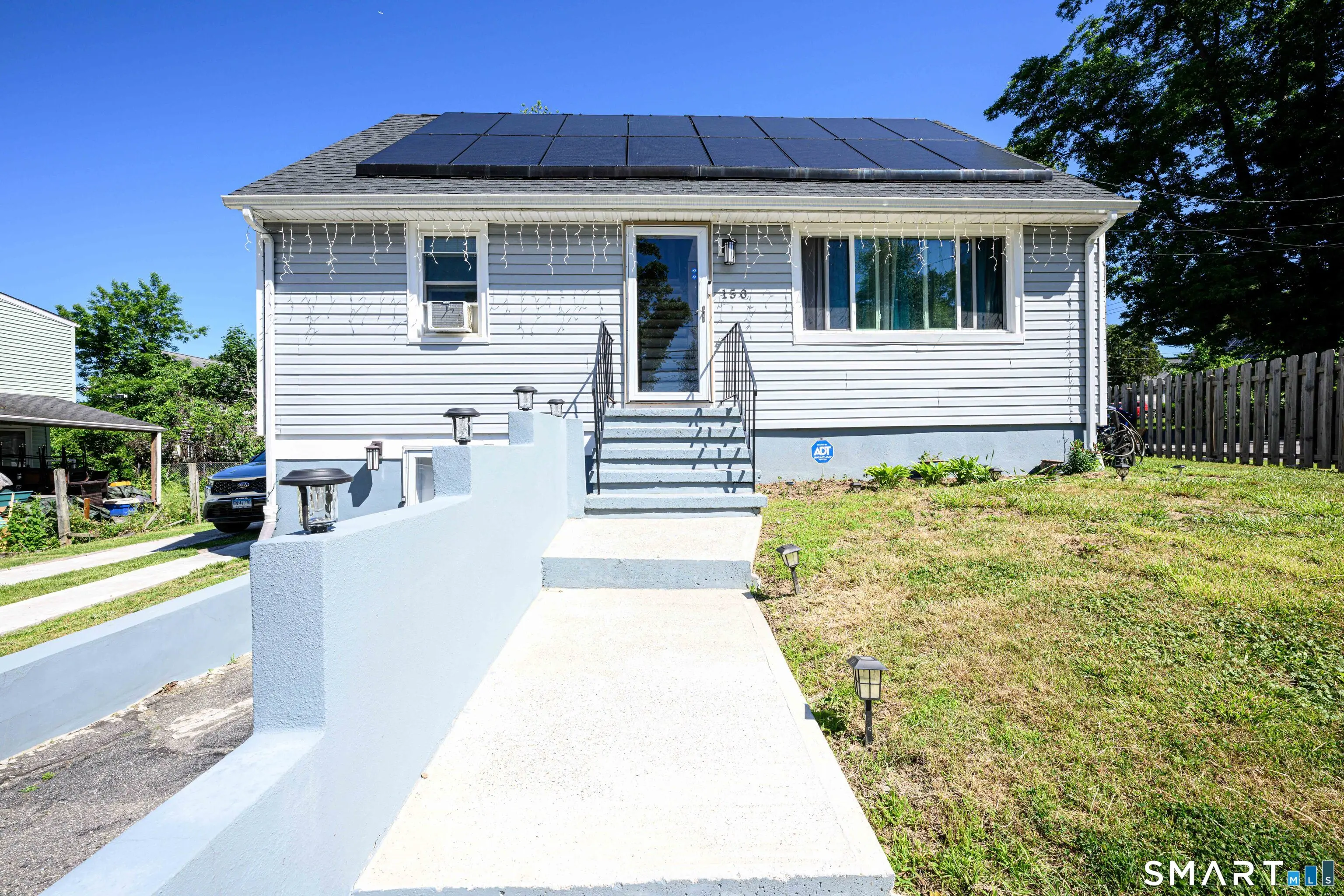 150 Moffitt Street, Bridgeport