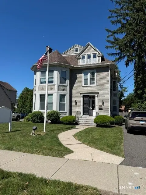 2083 Main Street, Stratford