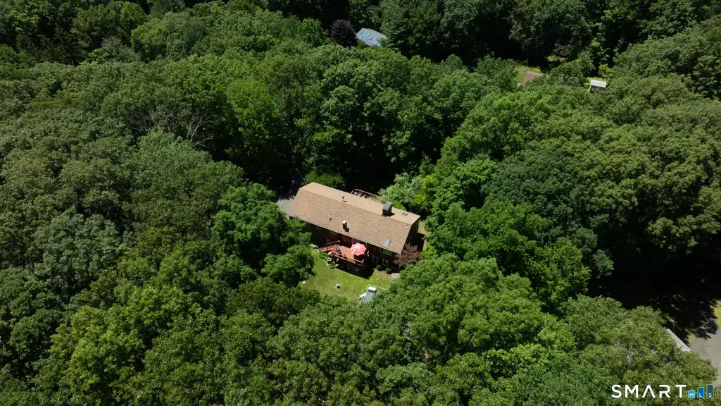 9 Firelight Drive, Danbury