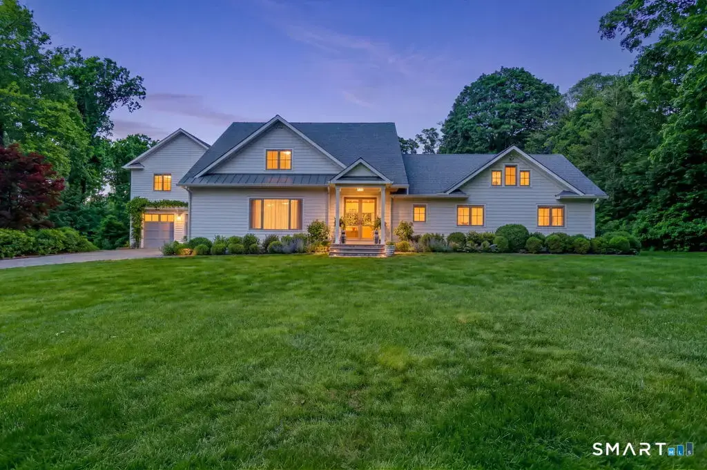 284 Georgetown Road, Weston