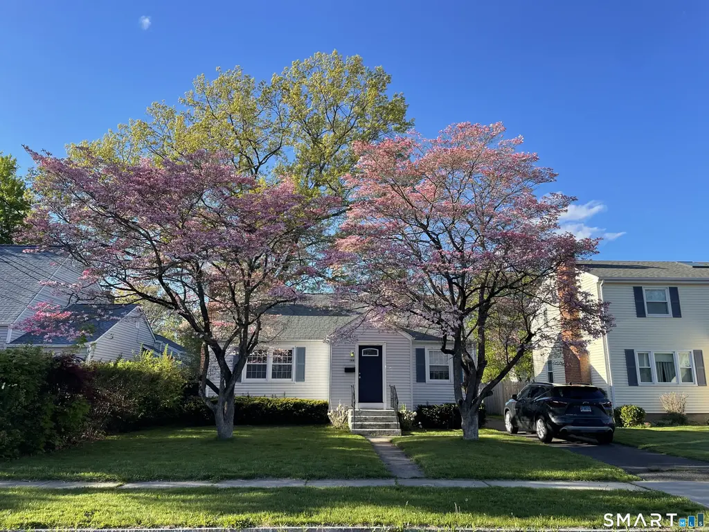 144 Edgemont Avenue, West Hartford
