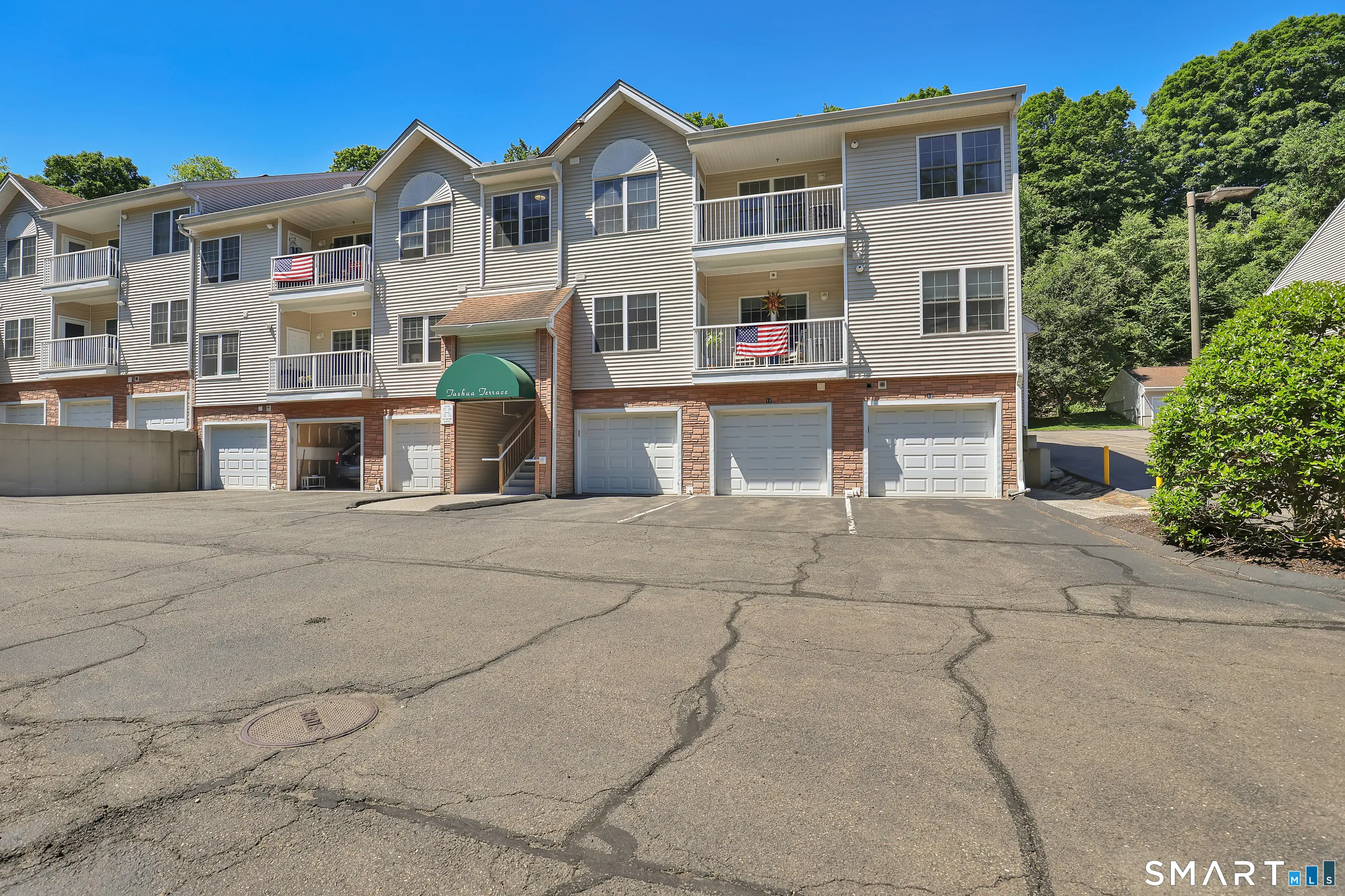 12215 Arganese Place 12215, Trumbull