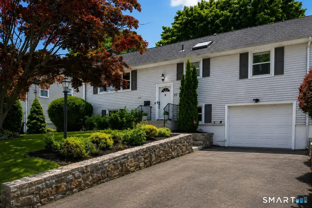 22 Heather Lane, Norwalk