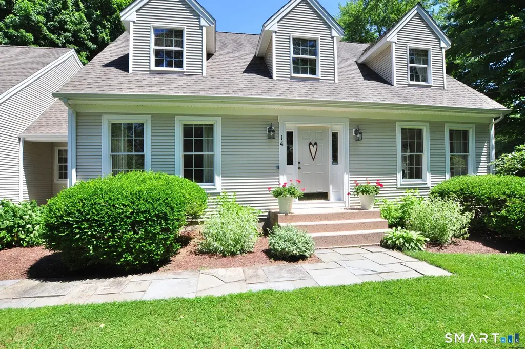 14 Maple Hill Drive, Granby