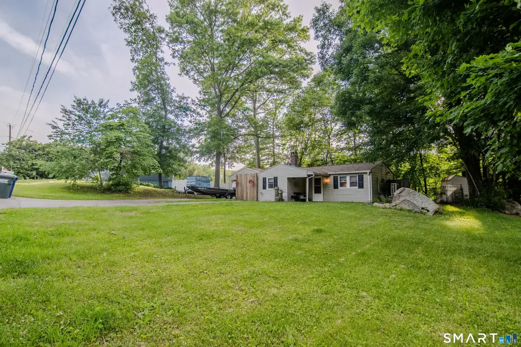 37 Lake Street, Ledyard