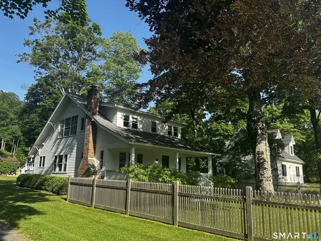 22 Under Mountain Road, Salisbury