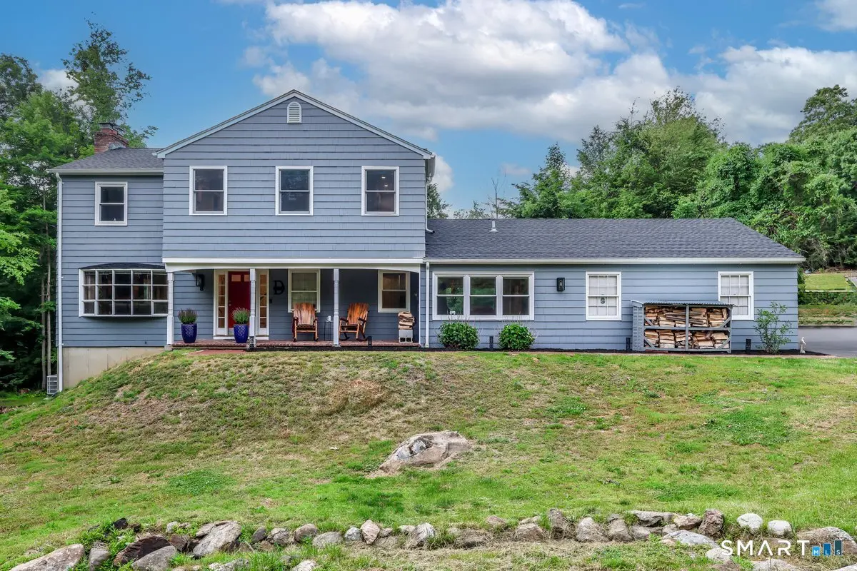 8 White Pine Drive, Brookfield