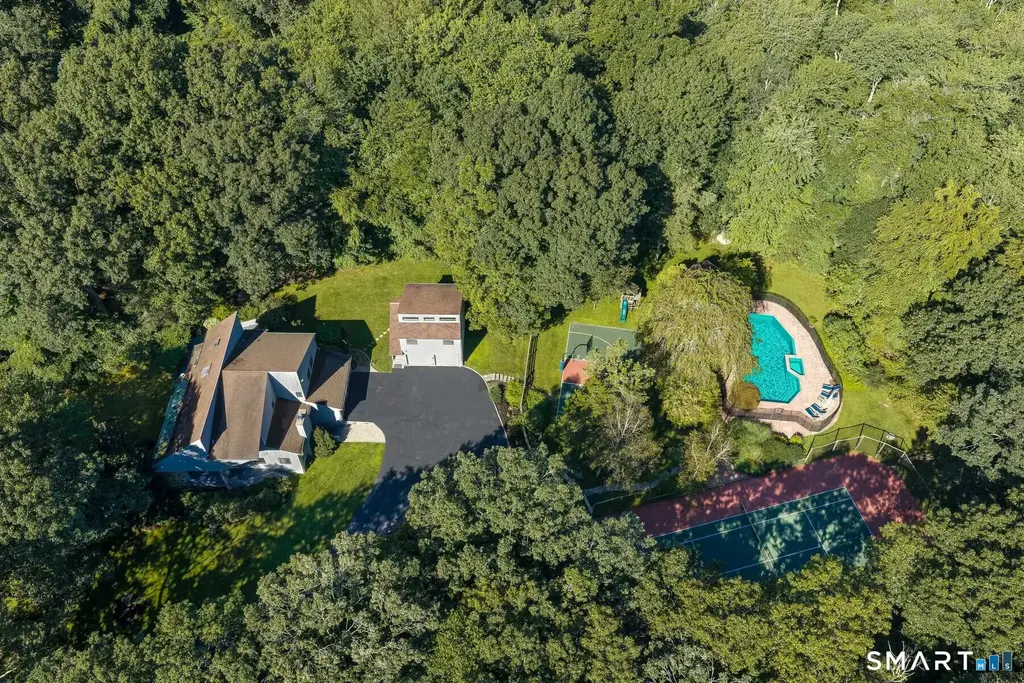 7 White Oak Lane, Weston