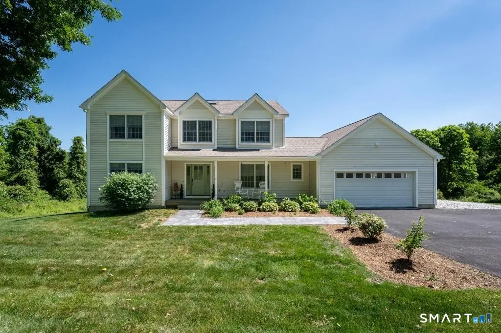 4 Fleetwood Lane, Brookfield