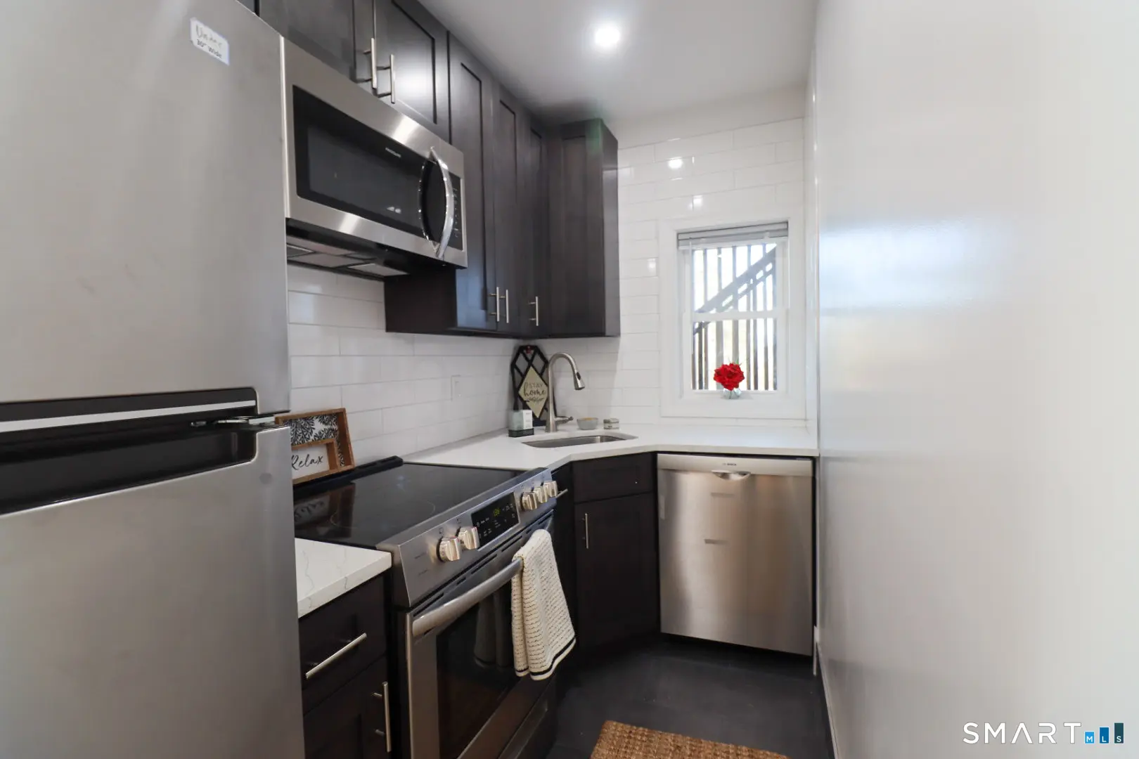 198 Montauk Avenue 2, New London
