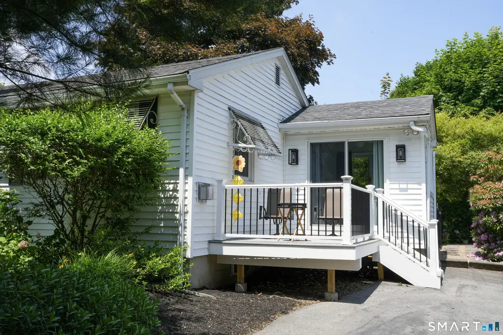 18 Clifton Street, Old Lyme