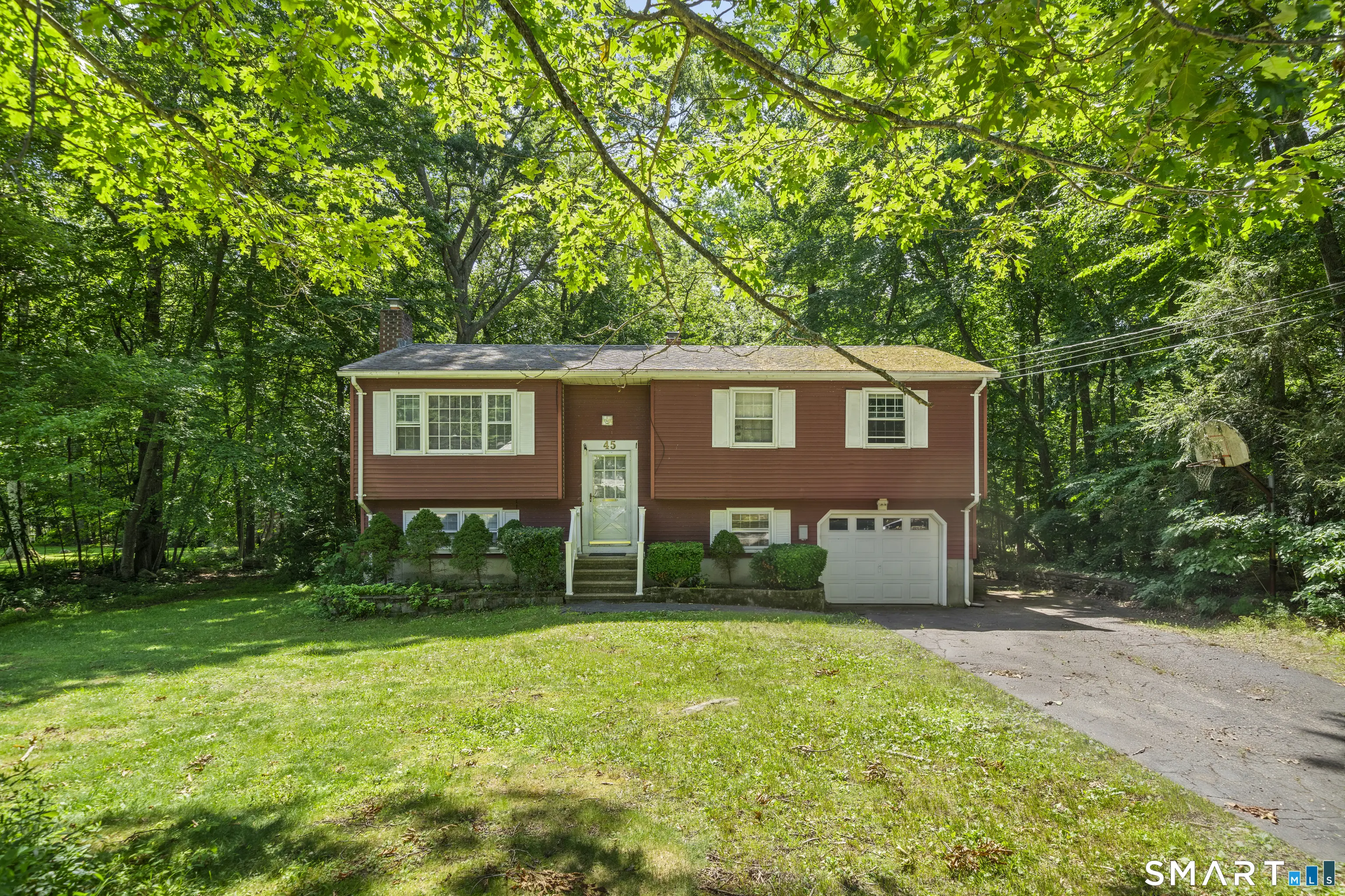 45 Partridge Hollow Road, Ledyard
