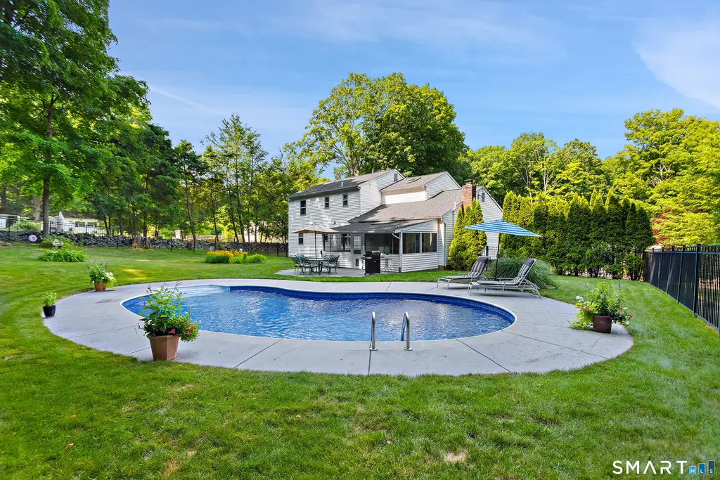 4 Windaway Road, Bethel