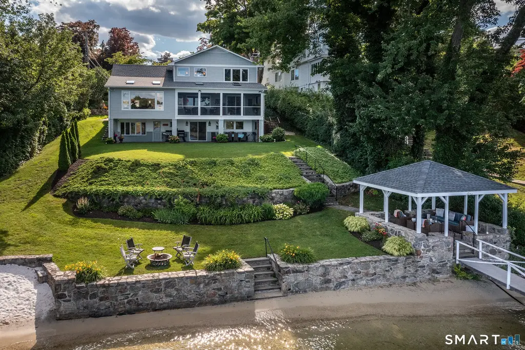 52 Arrowhead Road, Brookfield