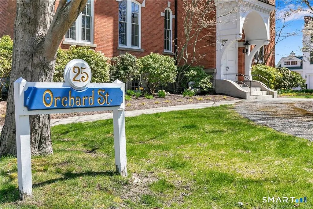 25 Orchard Street 21, Stonington