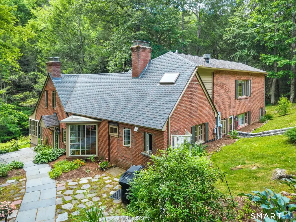 11 Pratt Farm Road, Granby